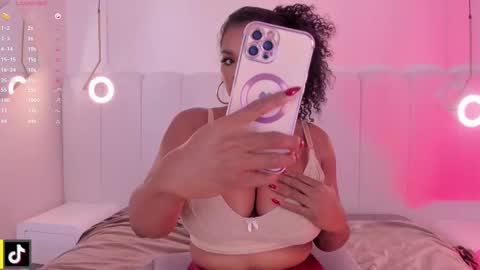 Snapshot of _huge_boobs_ebony chatting on 10-30-25, 07:36 Darlis online show from 10-30-25, 07:36