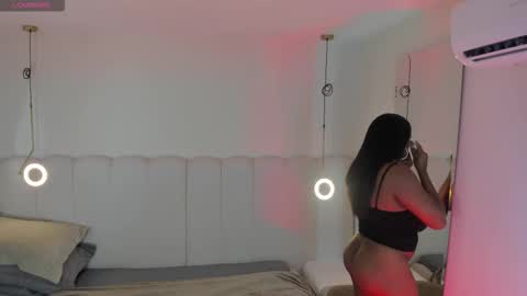 Snapshot of _huge_boobs_ebony chatting on 11-17-25, 06:24 Darlis online show from 11-17-25, 06:24