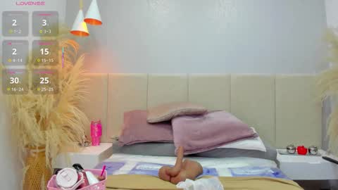 Snapshot of _huge_boobs_ebony chatting on 11-23-25, 12:16 Darlis online show from 11-23-25, 12:16