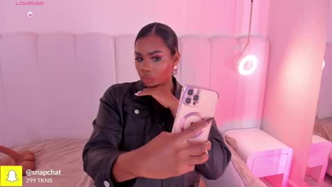 Snapshot of _huge_boobs_ebony chatting on 12-15-25, 07:29 Darlis online show from 12-15-25, 07:29