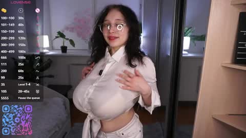 Emily online show from 04-06-26, 05:14