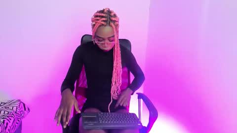 Snapshot of _itsbrit chatting on 12-04-25, 12:53 Brit online show from 12-04-25, 12:53