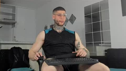 Snapshot of _jamesleandros chatting on 12-20-24, 09:50 jeison online show from 12-20-24, 09:50