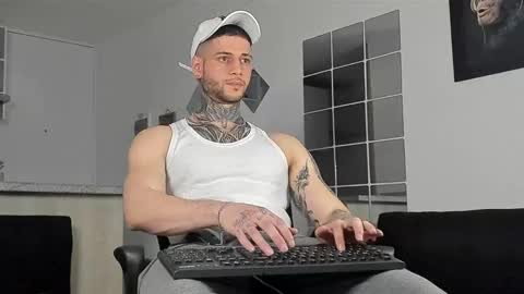Snapshot of _jamesleandros chatting on 12-29-24, 02:38 jeison online show from 12-29-24, 02:38
