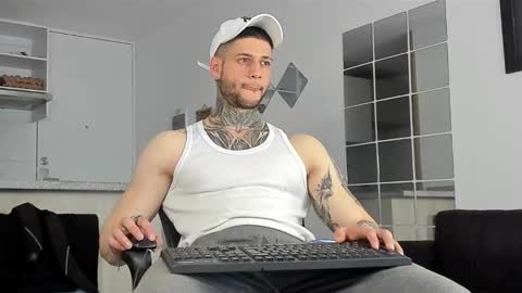 Snapshot of _jamesleandros chatting on 01-02-25, 09:28 jeison online show from 01-02-25, 09:28