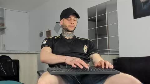 Snapshot of _jamesleandros chatting on 01-05-25, 09:03 jeison online show from 01-05-25, 09:03