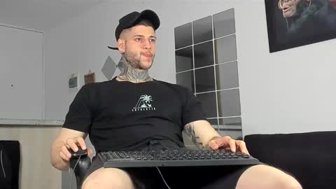 Snapshot of _jamesleandros chatting on 01-15-25, 02:27 jeison online show from 01-15-25, 02:27