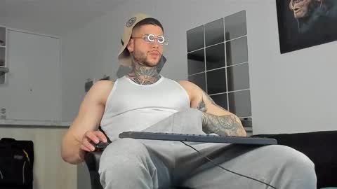 Snapshot of _jamesleandros chatting on 01-18-25, 12:24 jeison online show from 01-18-25, 12:24