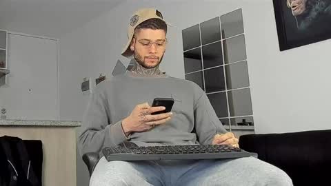 Snapshot of _jamesleandros chatting on 01-19-25, 01:12 jeison online show from 01-19-25, 01:12