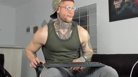 Snapshot of _jamesleandros chatting on 01-29-25, 10:01 jeison online show from 01-29-25, 10:01