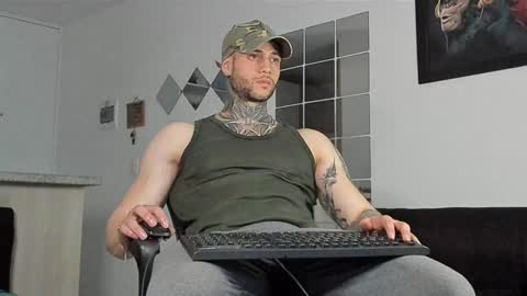 Snapshot of _jamesleandros chatting on 01-30-25, 01:33 jeison online show from 01-30-25, 01:33