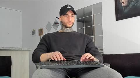 Snapshot of _jamesleandros chatting on 02-01-25, 07:13 jeison online show from 02-01-25, 07:13