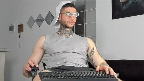 Snapshot of _jamesleandros chatting on 02-03-25, 10:00 jeison online show from 02-03-25, 10:00
