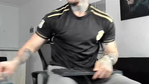 Snapshot of _jamesleandros chatting on 02-19-25, 05:05 jeison online show from 02-19-25, 05:05