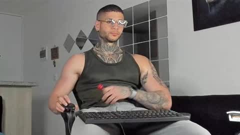 Snapshot of _jamesleandros chatting on 02-20-25, 05:01 jeison online show from 02-20-25, 05:01