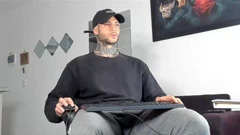 Snapshot of _jamesleandros chatting on 03-09-25, 05:44 jeison online show from 03-09-25, 05:44