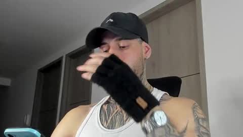 Snapshot of _jamesleandros chatting on 09-24-25, 02:37 jeison online show from 09-24-25, 02:37