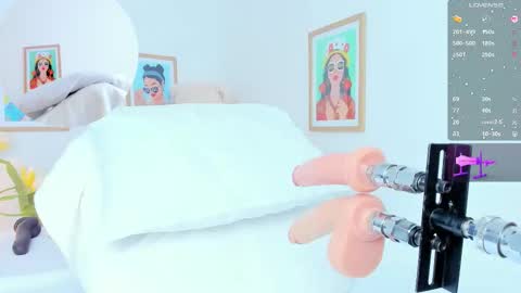 Snapshot of _jasminnee_ chatting on 10-13-25, 01:22 _jasminnee_ online show from 10-13-25, 01:22