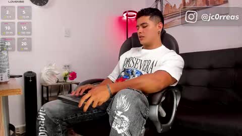 Snapshot of _juanes__ chatting on 10-25-25, 10:37 _juanes__ online show from 10-25-25, 10:37