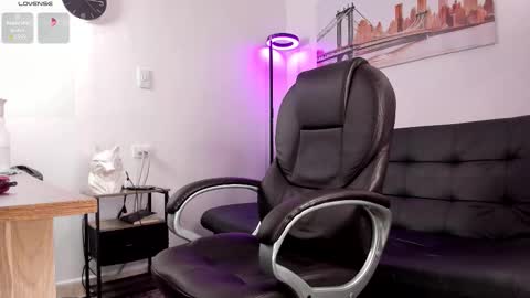 Snapshot of _juanes__ chatting on 11-10-25, 11:37 _juanes__ online show from 11-10-25, 11:37