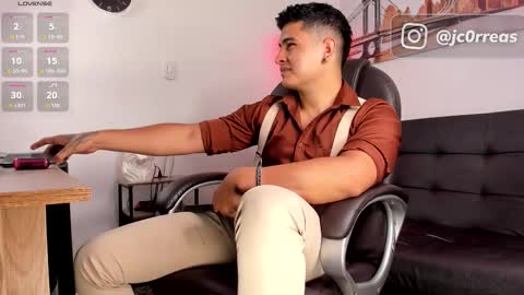 Snapshot of _juanes__ chatting on 11-11-25, 10:32 _juanes__ online show from 11-11-25, 10:32