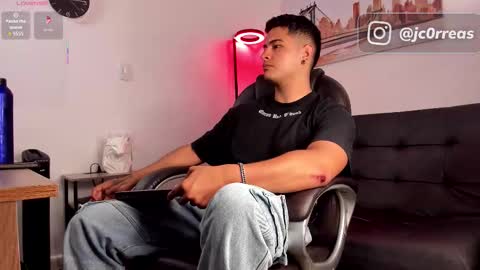 Snapshot of _juanes__ chatting on 11-24-25, 08:30 _juanes__ online show from 11-24-25, 08:30