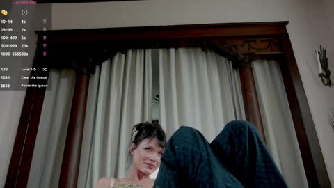 Snapshot of _june chatting on 06-07-26, 06:22 june online show from 06-07-26, 06:22