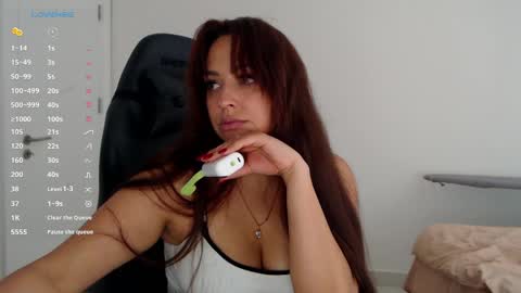 Snapshot of _just_a_queen_3 chatting on 05-01-26, 06:01 _just_a_queen_3 online show from 05-01-26, 06:01