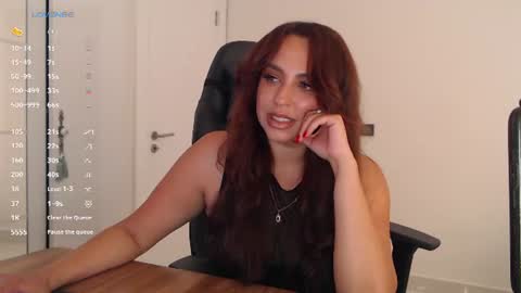 Snapshot of _just_a_queen_3 chatting on 06-11-26, 05:44 _just_a_queen_3 online show from 06-11-26, 05:44