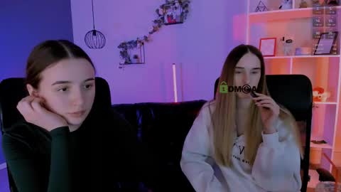 _kellykitten_ online show from 04-23-26, 12:29