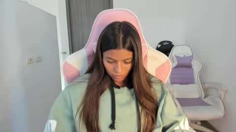 khloe sweet online show from 12-19-25, 06:04