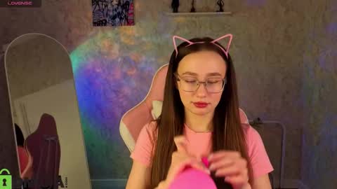 Kiki online show from 03-11-26, 09:37