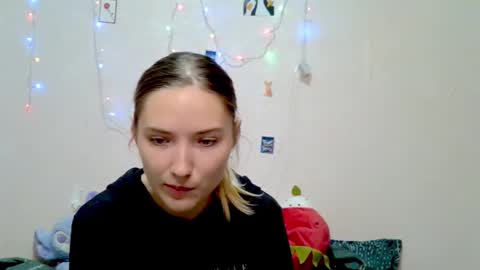 _kikiclark_ online show from 09-21-25, 08:21
