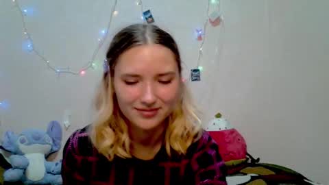 _kikiclark_ online show from 10-03-25, 08:50