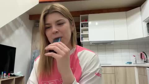 Molly   Emily online show from 03-25-26, 05:52