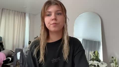 Snapshot of _kirieshka chatting on 07-02-26, 12:33 Molly Emily online show from 07-02-26, 12:33