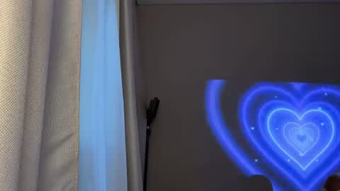 Snapshot of _kirieshka chatting on 07-22-26, 04:32 Molly Emily online show from 07-22-26, 04:32
