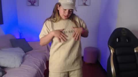 _kitten_1 online show from 12-21-25, 12:12