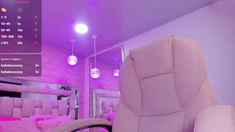 Laura online show from 12-22-24, 01:33