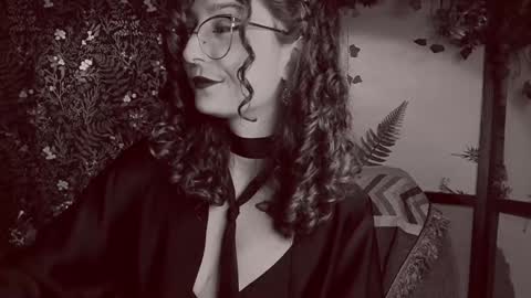 Snapshot of _lady_luna_ chatting on 12-27-24, 12:18 Lady Luna online show from 12-27-24, 12:18