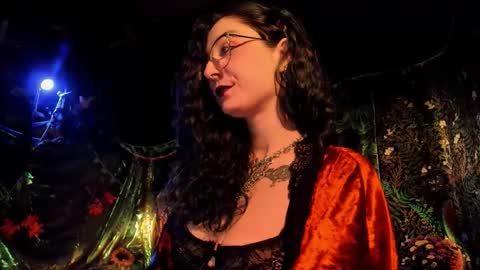 Lady Luna online show from 12-16-25, 12:15