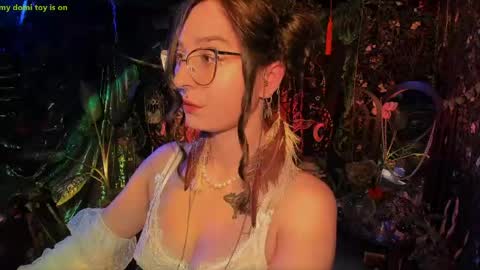 Snapshot of _lady_luna_ chatting on 05-15-26, 10:06 Lady Luna online show from 05-15-26, 10:06