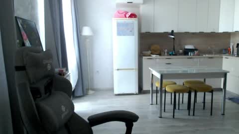 _lalune_ online show from 04-21-26, 10:10