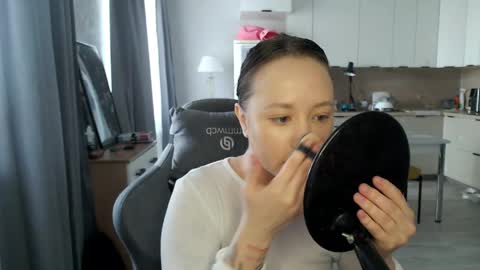 _lalune_ online show from 04-22-26, 10:17