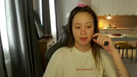 _lalune_ online show from 04-23-26, 10:25