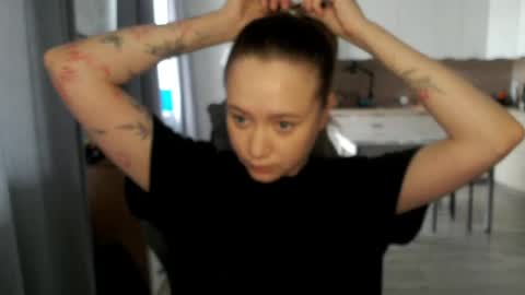 _lalune_ online show from 04-25-26, 08:28