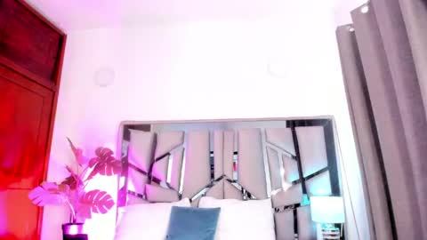 Lanna  online show from 04-18-26, 07:07