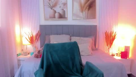 paulina  online show from 06-29-26, 07:14