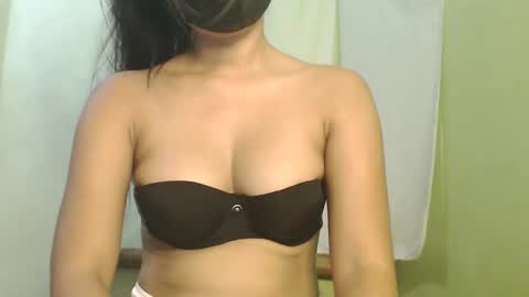 _lilies_gigi_ online show from 12-17-25, 12:05