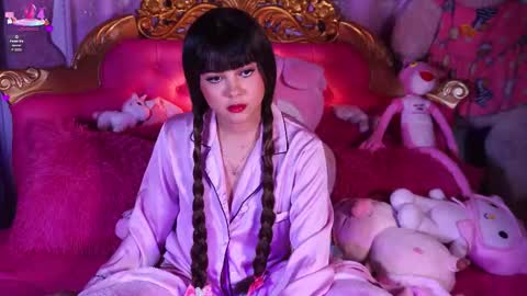 _little_glrl_ online show from 11-19-25, 10:26